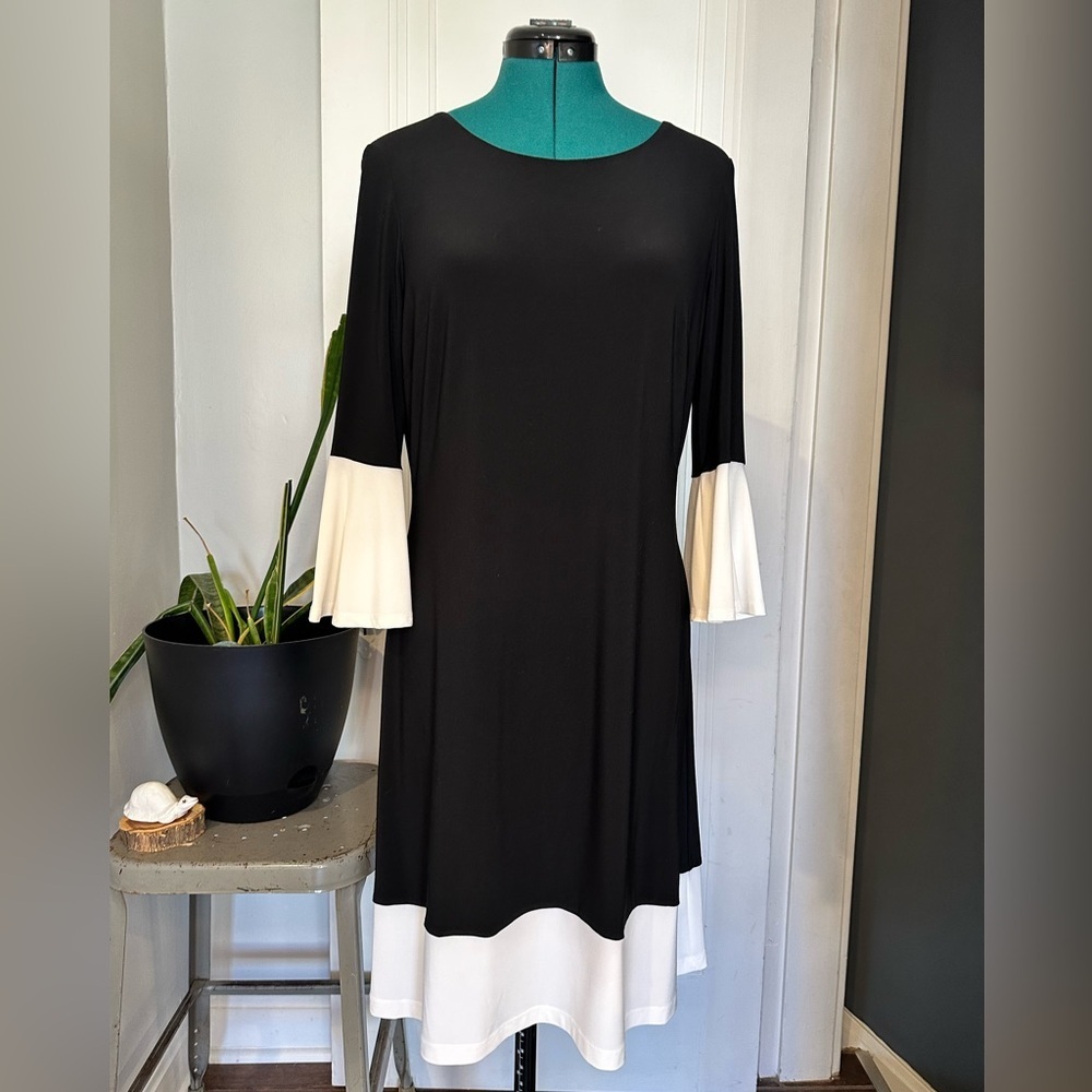 Tommy Hilfiger bell sleeve sheath dress Black and White dress back zip